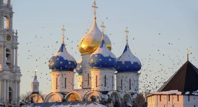 Russia. Moscow region. Sergiev Posad. Troitse-Sergieva Lavra at a sunset. Whirl of a flock of birds between domes. Winter postcard; Shutterstock ID 42423580; Project/Title: Moscow ebook