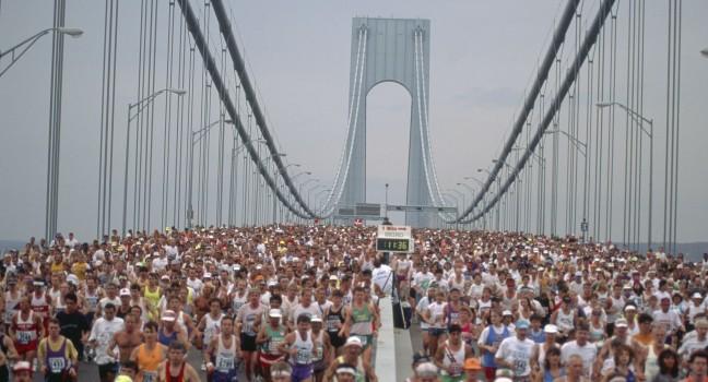 A marathon, streaming across the Verrazano Narrows Bridge, for years the world's longest suspension span, New York city, Marathon, New York