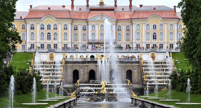 Grand Peterhof Palace - Pushkin, St. Petersburg; Shutterstock ID 88290352; Project/Title: Moscow ebook