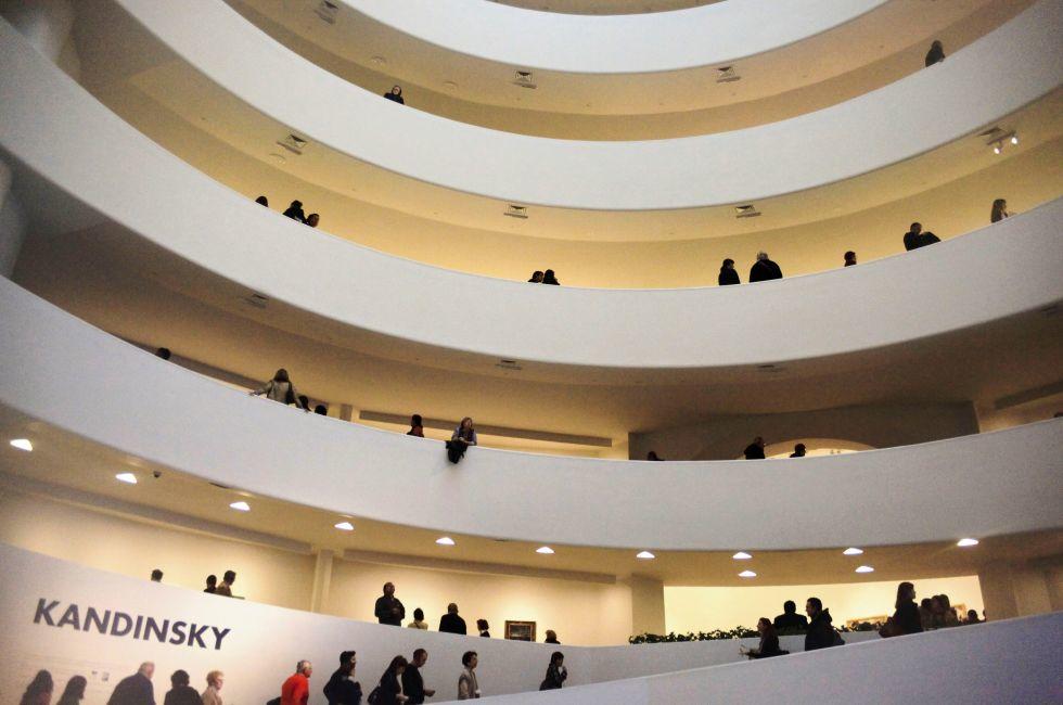 People entering Guggenheim Museum to visit Kandinski exhibition December 10, 2009 in New York, US.