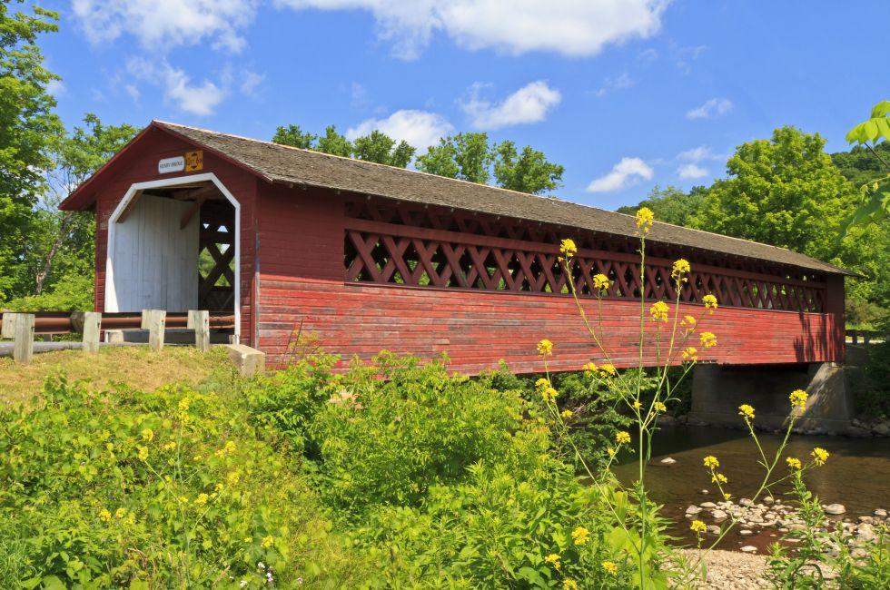 Historic Henry Covered bridge over the Walloomsac River e in Bennington, Vermont