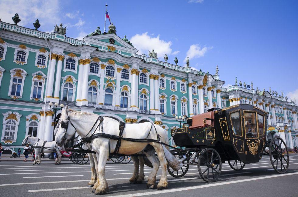 Carriage near the Hermitage in St. Petersburg; Shutterstock ID 48748801; Project/Title: Moscow ebook
